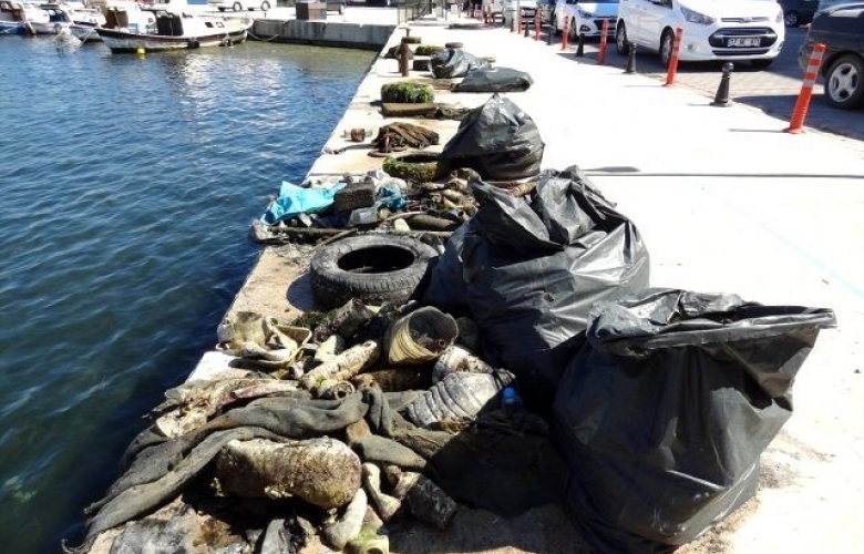ÇANAKKALE BOĞAZ’DAN ÇIKAN ÇÖPLER ŞAŞIRTTI           