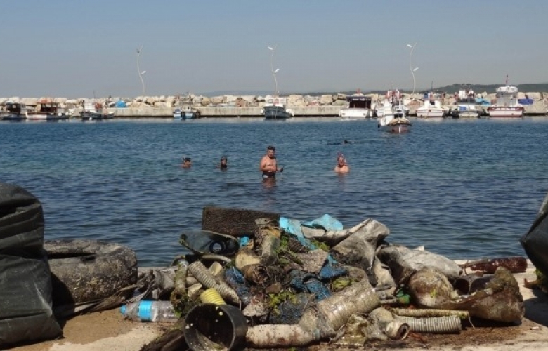 ÇANAKKALE BOĞAZ’DAN ÇIKAN ÇÖPLER ŞAŞIRTTI           