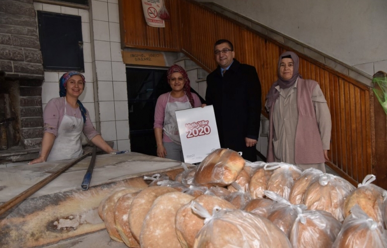 BAŞKAN ÖZ’DEN YENİ YILA SAATLER KALA YENİ YILI ÇALIŞARAK KARŞILAYANLARI ZİYARET ETTİ
