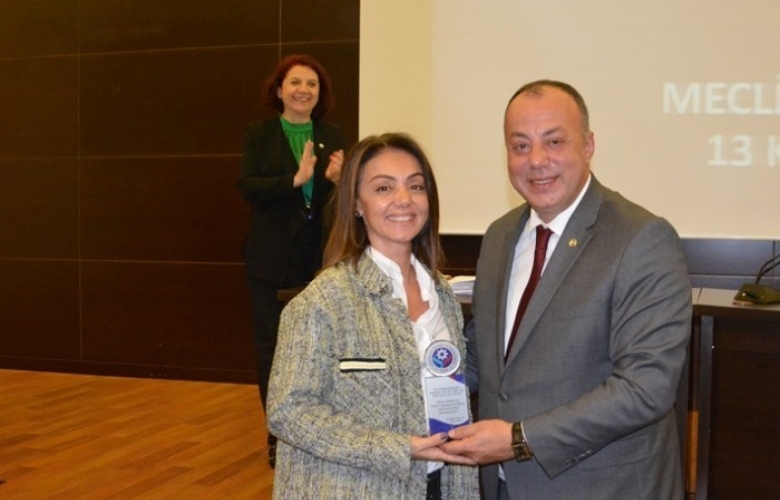 ÇTSO EĞİTİMLERE EN ÇOK KATILIM SAĞLAYAN ÜYELERİNE PLAKET VERDİ