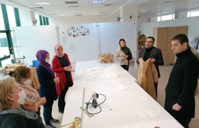 BİGA BELEDİYESİ MASKE VE KORUYUCU KIYAFET ÜRETİYOR