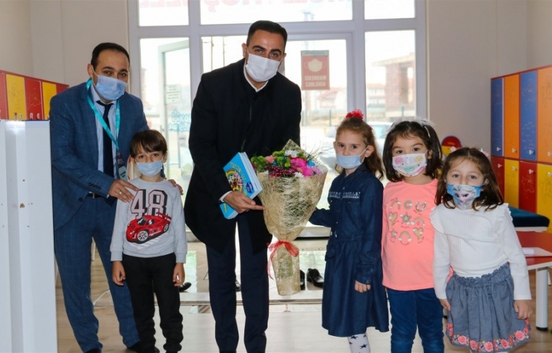 ÇANLI ÇOCUKLARIN İLK KİTAPLARI BAŞKAN ERDOĞAN' DAN 