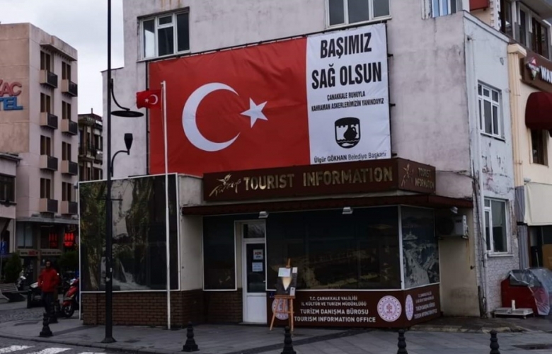 ÇANAKKALE TÜRK BAYRAKLARI İLE DONATILDI
