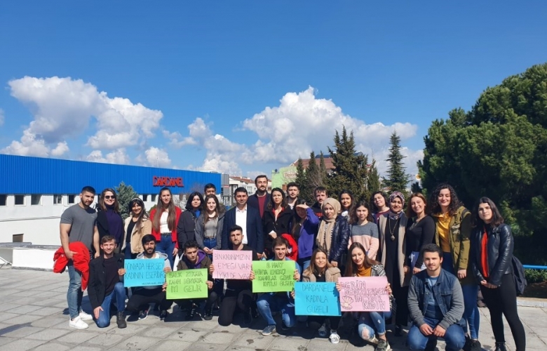 ÜNİVERSİTELİ GENÇLER, EMEKÇİ KADINLARI UNUTMADI 