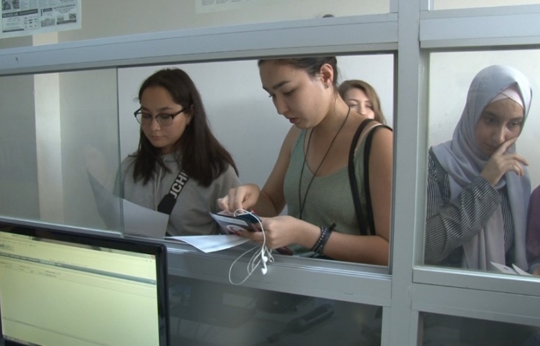 ÇANAKKALE BELEDİYESİ ÖĞRENCİ KENT KART BÜROSUNDA YOĞUNLUK