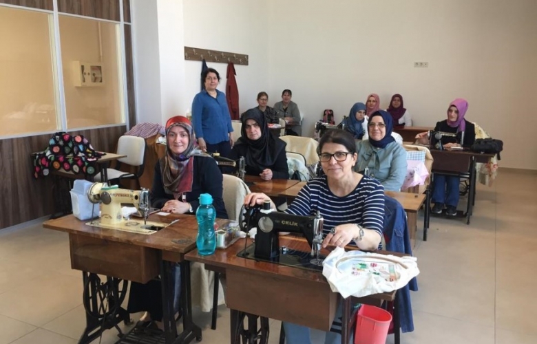 BİGA BELEDİYESİ’ NİN KIŞ KURSLARI TÜM HIZIYLA SÜRÜYOR