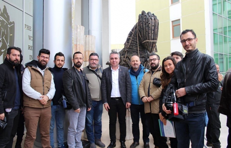 KAYA” MESAİ SAATİ GÖZETMEKSİZİN ÇALIŞAN TÜM GAZETECİLERİ KUTLUYORUM”