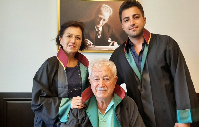 BU AVUKATLIK BÜROSUNDA ÜÇ NESİL BİR ARAYA GELDİ