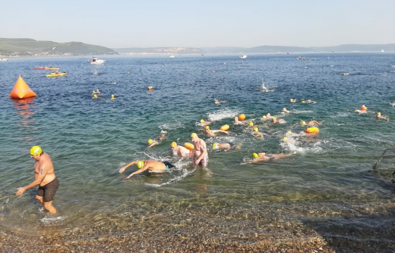 Çanakkale Boğazı yüzme yarışlarında Çanakkaleli Sporcular Zafer Kazandı