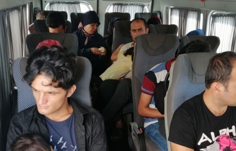 AYVACIK’ TA 43 DÜZENSİZ GÖÇMEN YAKALANDI           