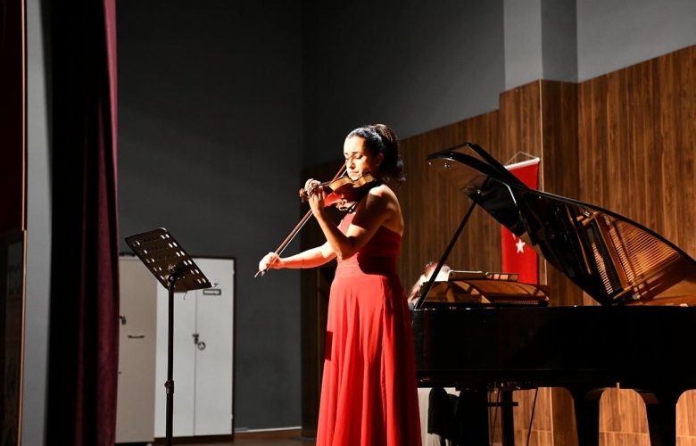 Eski Kepez ve Günümüz Sergisi ile Keman–Piyano Konseri Sanatseverlerle Buluştu