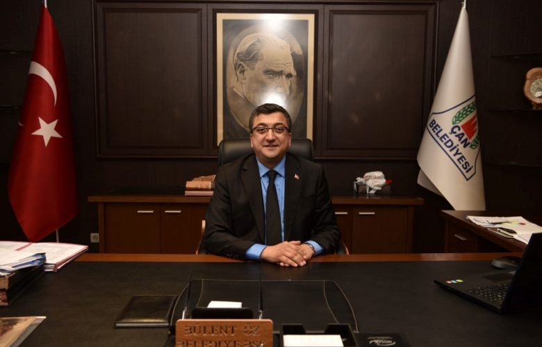ÖZ “ÖĞRETMENLER, AYDINLIK GELECEĞİN FEDAKÂR KAHRAMANLARIDIR”