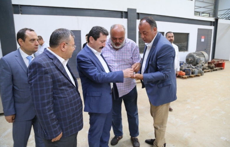 VALİ TAVLI ÇANAKKALE ORGANİZE SANAYİ BÖLGESİNDE ZİYARETLER GERÇEKLEŞTİRDİ