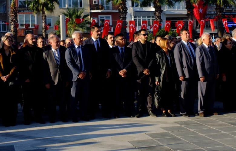 ALTERNATİF TÖREN İLE ATA’YI ANDILAR