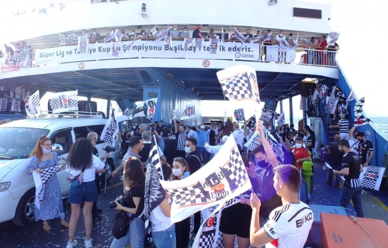 BEŞİKTAŞ TARAFTARLARI ÇİFTE KUPA İLE ÇANAKKALE’DE DOYASIYA KUTLAMA YAPTI