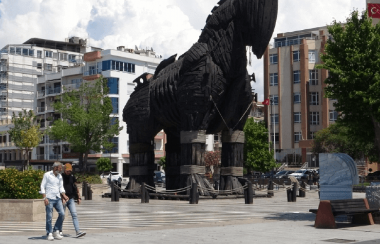 ÇANAKKALE MERKEZDE SOSYAL ALANLAR DEZENFEKTE EDİLDİ