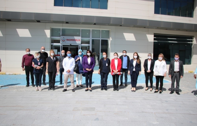 AK PARTİ ÇANAKKALE AİLESİ VE MİLLETVEKİLLERİ HEMŞİRELER GÜNÜN DE ANLAMLI BİR ÇALIŞMAYA İMZA ATTI