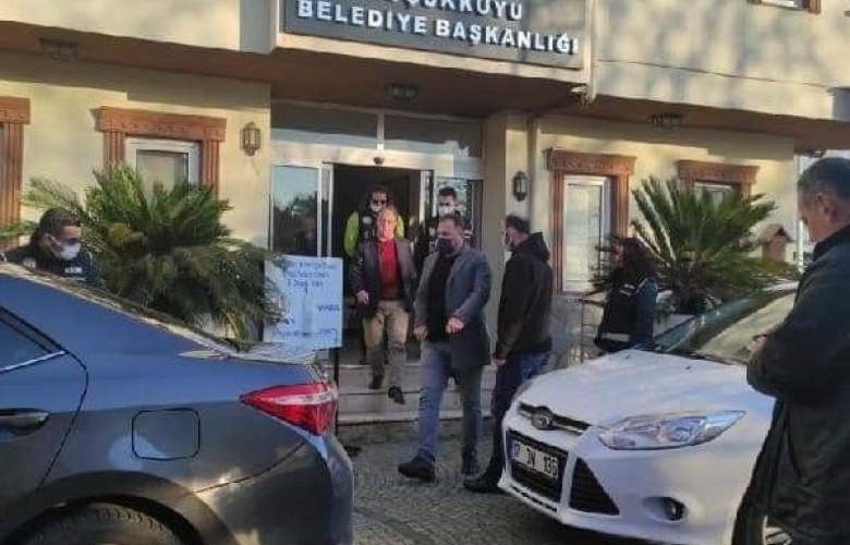 BALKAN VE İKİ BELEDİYE PERSONELİ GÖZALTINDA