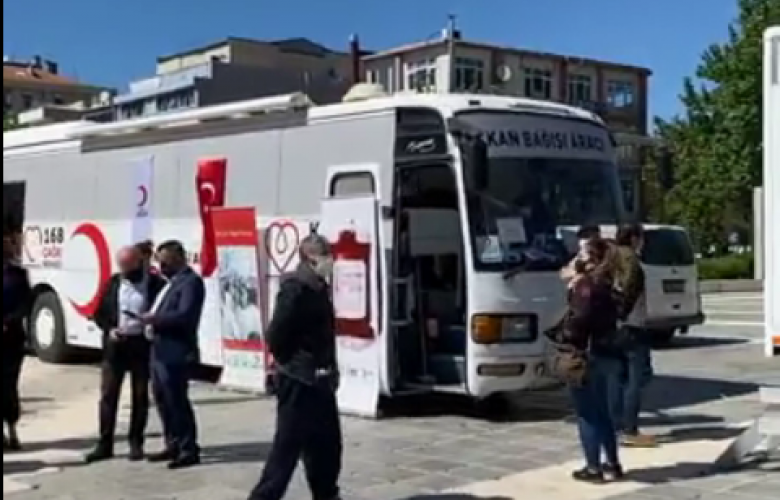MOBİL KAN VERME TIRI ÇANAKKALE’DE KAN BAĞIŞI ALDI