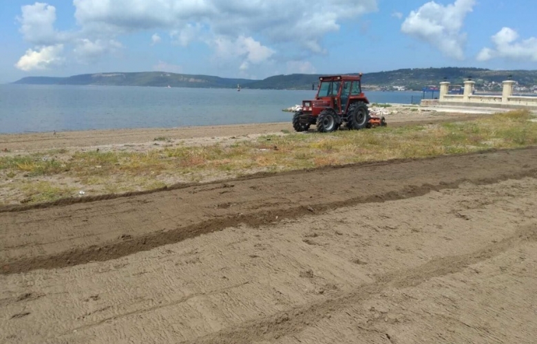 PLAJLAR TEMIZLENİYOR