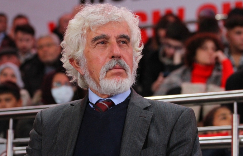 İNTEPE VİYADÜĞÜ YOLUNDA DENİZE DOĞRU BİR KAYMA VAR