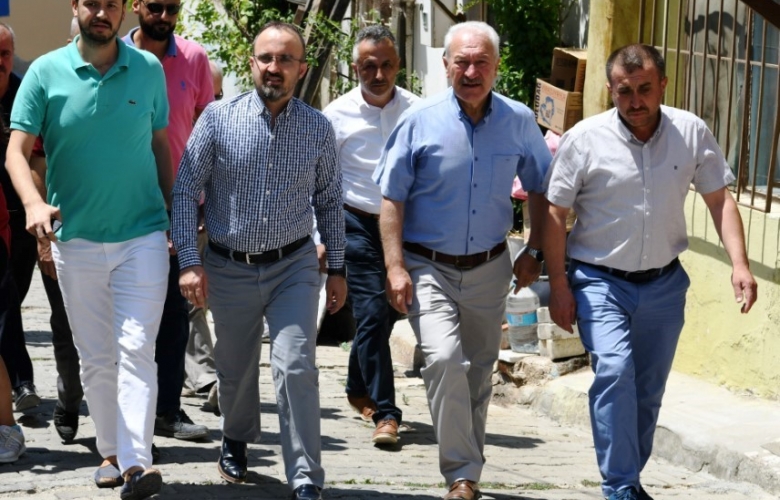 TURAN LAPSEKİDE HALK PAZARINI GEZDİ 