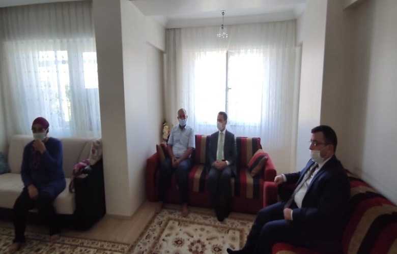 VALİ AKTAŞ, ŞEHİT GÖKHAN ÖZKAN’IN AİLESİNİ ZİYARET ETTİ
