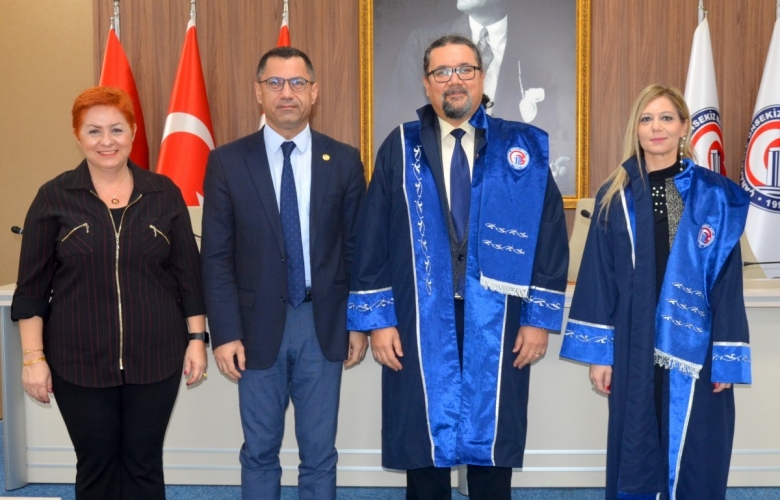 ÇOMÜ’DEN PROFESÖRLÜK VE DOÇENTLİK KADROSUNA ATANAN ÖĞRETİM GÖREVLİLERİNE TEBRİK